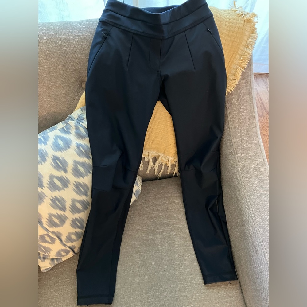 Lululemon pants, size 6, navy